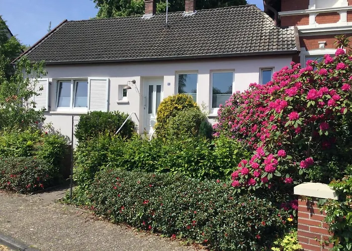 Ferienhaus Us lütt Hus und das Zimmer Linde im Haupthaus