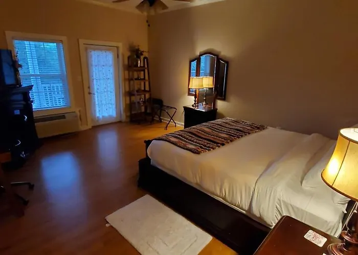 Acorn Hill Lodge And Spa