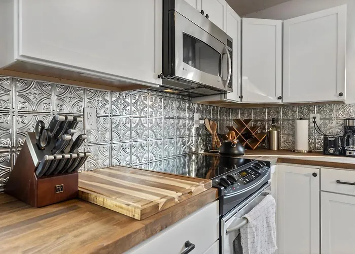 Superb 3 Bedroom Home With Game Room!!! Close To Downtown - Sleeps 6