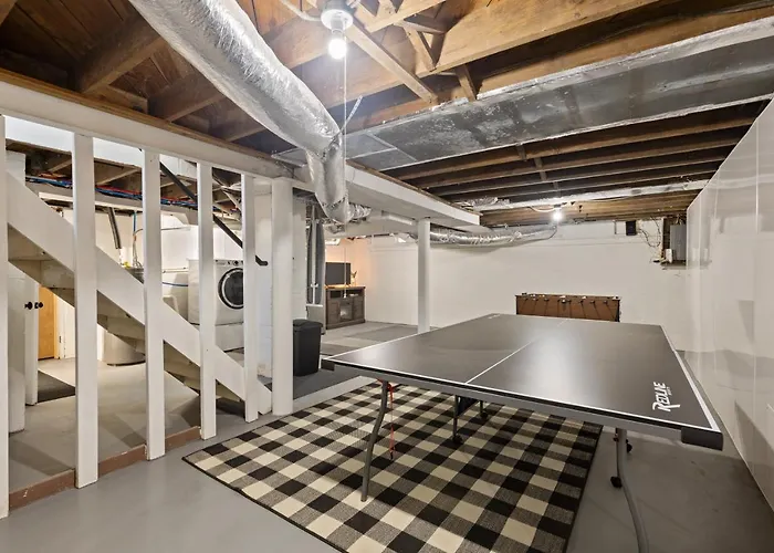 Superb 3 Bedroom Home With Game Room!!! Close To Downtown - Sleeps 6