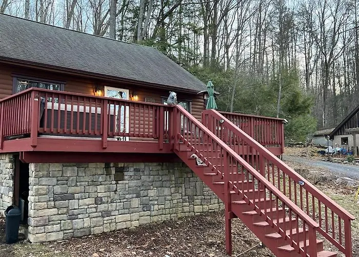 Cubs Den - Hot Tub- Walk To Lake- Fire Pit - Kayaks