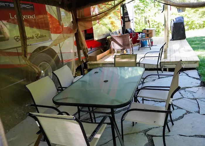 3E *Glamping At Treasure Lake*