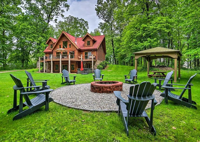 Classy Home W/ Hot Tub: 2 Mi To Lake Access!