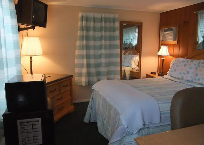 Hills Motel & Marina