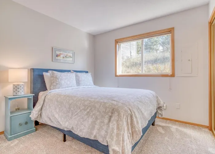Puffin Hollow - Meredith Lodging