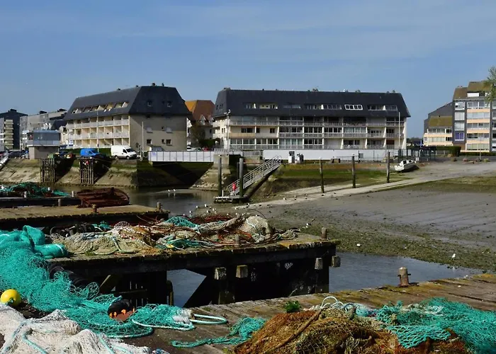 Le levant - avec loggia - à 20m de la plage