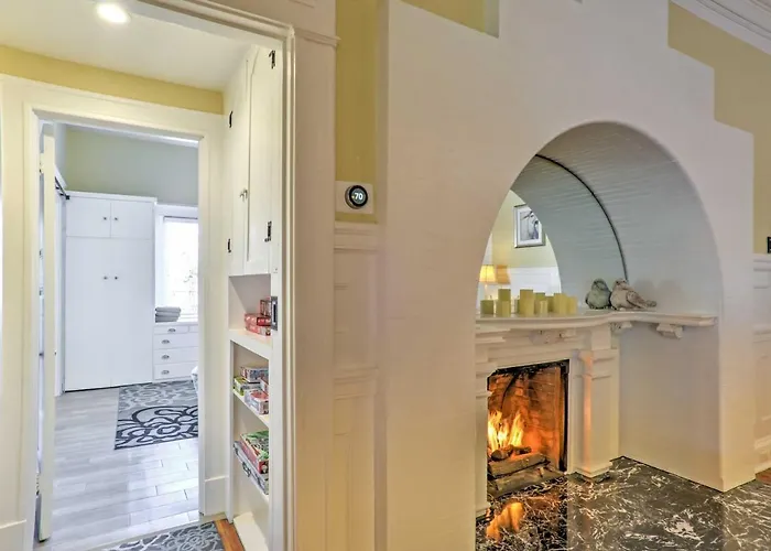 Carpinteria Apt W/ Hot Tub - 10 Min Walk To Beach!