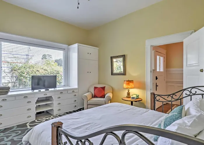 Carpinteria Apt W/ Hot Tub - 10 Min Walk To Beach!