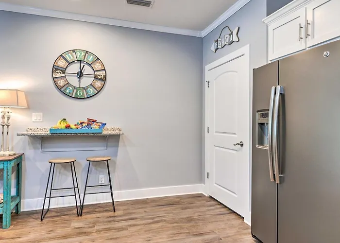 Dauphin Island Retreat: 2 Blocks To Beach!