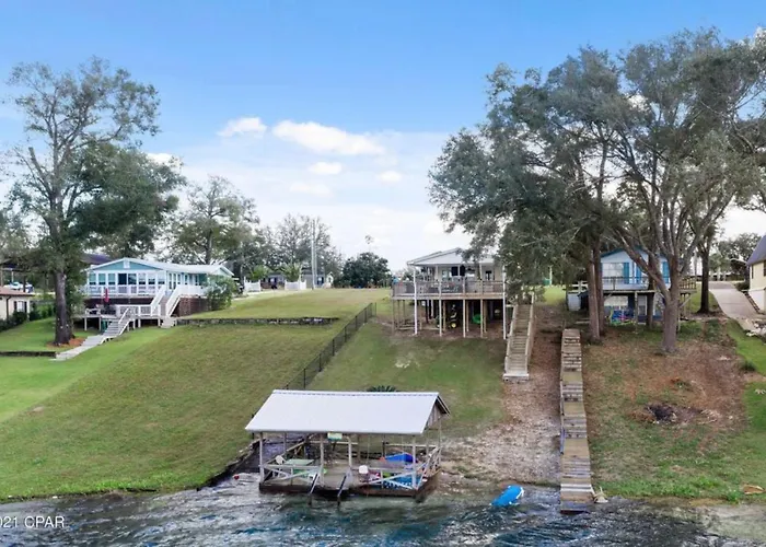 The Fifth Promise - A Cozy Lakehouse Retreat