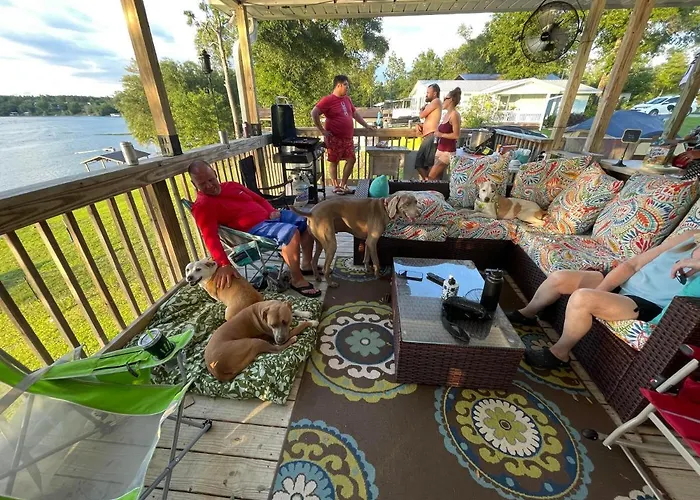 The Fifth Promise - A Cozy Lakehouse Retreat