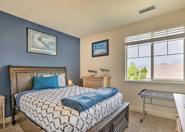 Air Racing Decor, Hot Tub: Sparks Home!