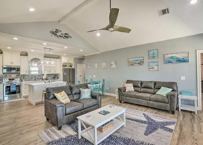 Ocean-View Deck, Walk To Shore: Crystal Beach Gem!