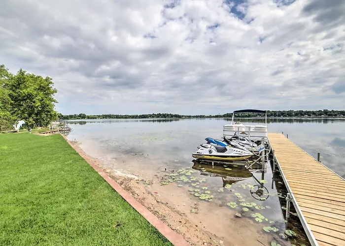 Newly Built Gilletts Lake Gem: Dock & Hot Tub