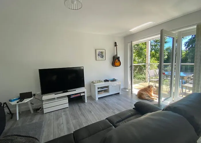Beautiful Riverside Holiday Home