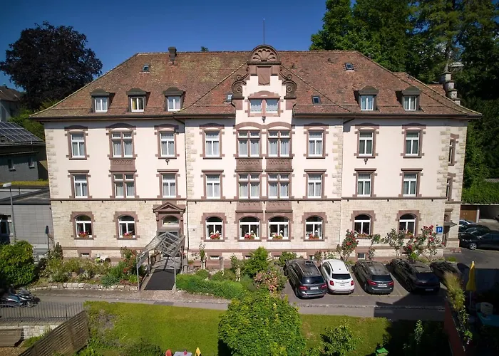 Hotel Promenade, Das Ruhige Stadthotel Mit Kostenfreien Parkplaetzen, E-Auto-Ladestationen Und Privatpark Mitten In Der Stadt