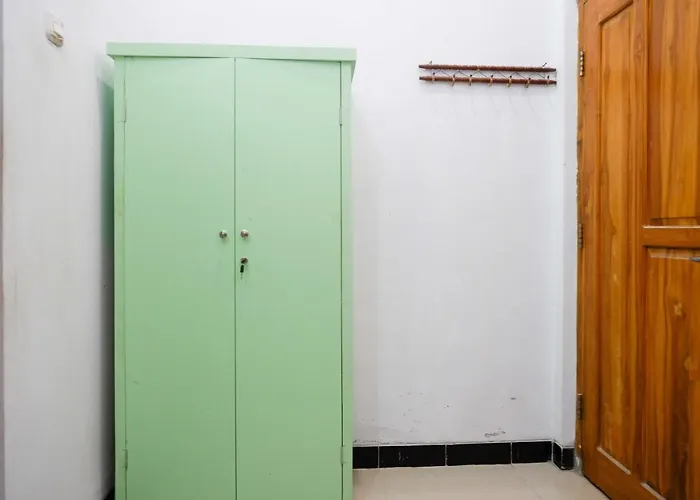 Reddoorz Syariah Near Rs Mitra Siaga