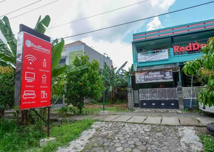Reddoorz Syariah Near Rs Mitra Siaga