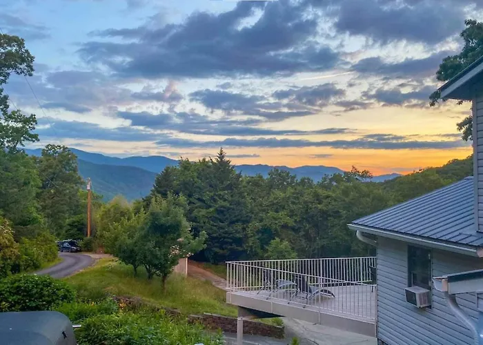 Roamer'S Respite - A Prime Location With Scenic Views For Your Ultimate Retreat