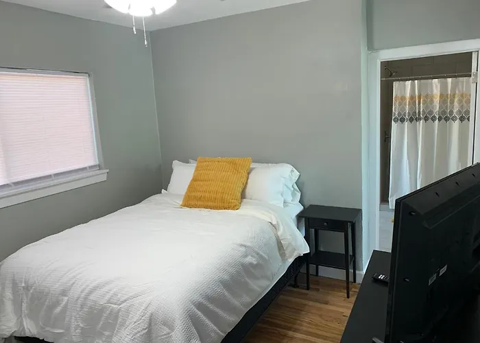 Comfortable Suite With Private Entrance & Private Bathroom