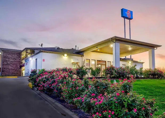 Motel 6-Grand Rivers, Ky