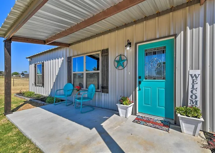 Modern Stephenville Farmhouse: 8 Mi To Dtwn!