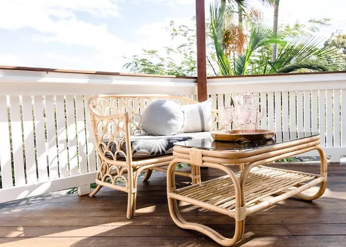Berrima Luxe - Noosa Hill Home - Heated Pool