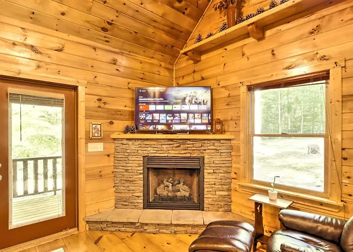 Charming Murphy Cabin W/ Porch - Near Hiking!