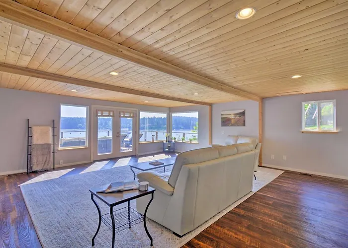 Waterfront Gig Harbor Home W/ Furnished Deck