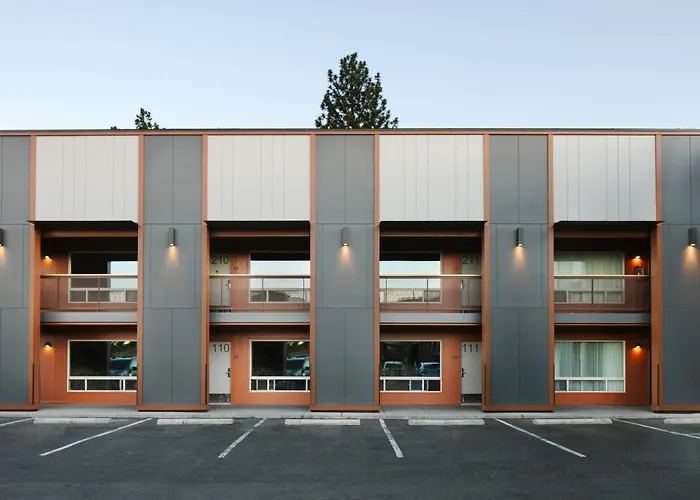 Waypoint Hotel