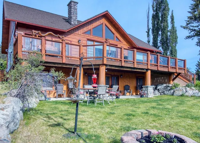 Log Home With Lake View And Backyard