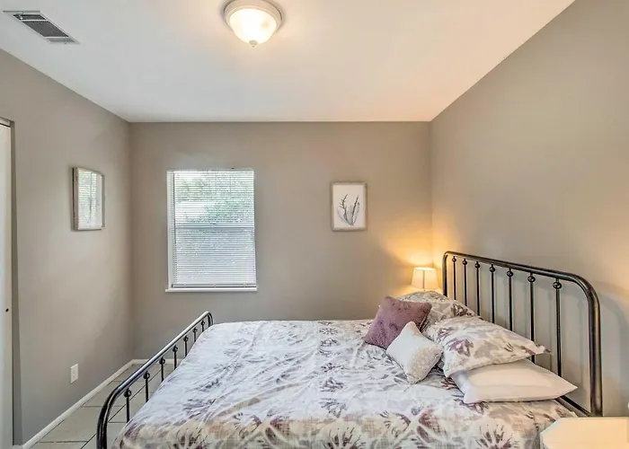 Pet-Friendly Brunswick Retreat W/ Gas Grill!
