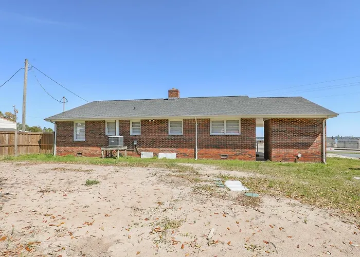 Spacious Home With Waterfront View-Welcome Pets