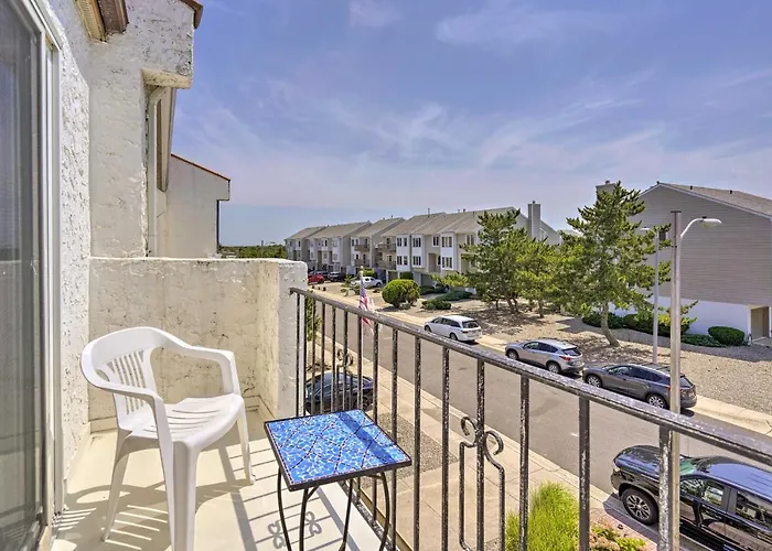 Brigantine Retreat W/ Balconies - Walk To Beach!