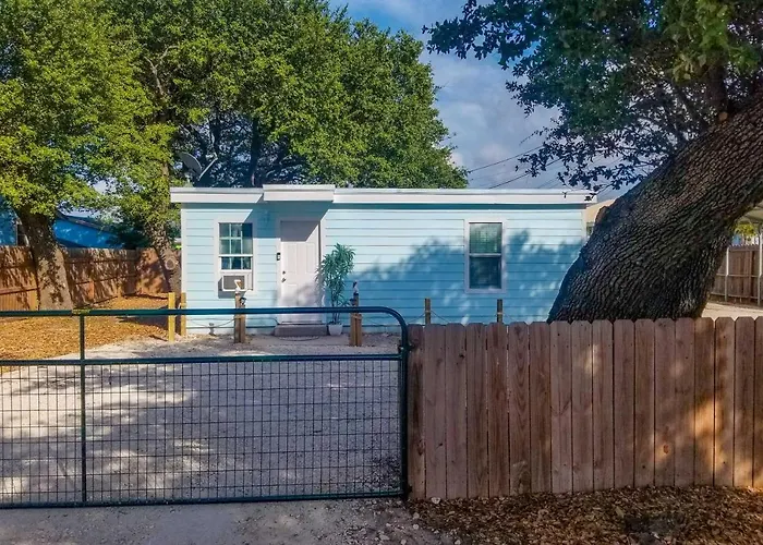 Cozy Beach/Fishing Cottage In Aransas Pass!