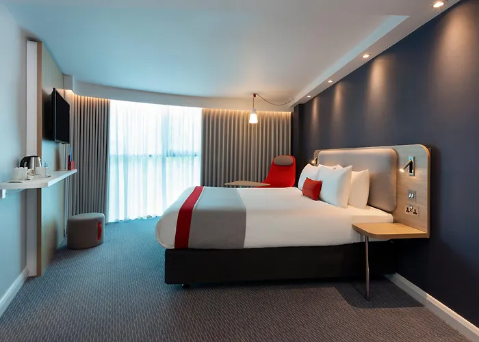 Holiday Inn Express Southampton - M27, J7 By Ihg