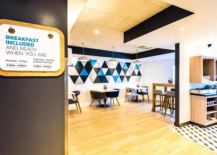 Holiday Inn Express Portsmouth Gunwharf Quays By Ihg