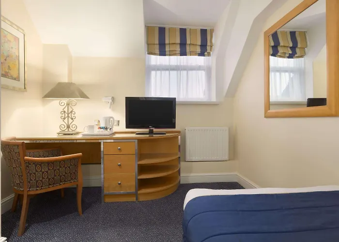 Ramada Crawley-Gatwick