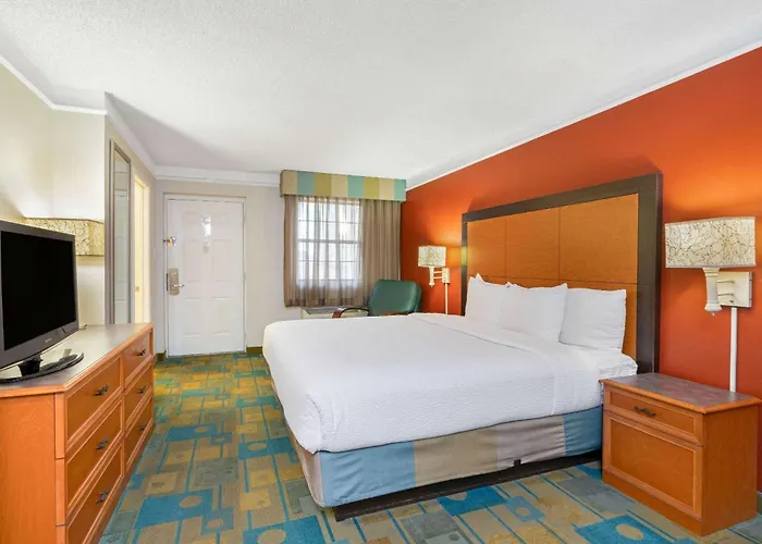 La Quinta Inn By Wyndham Phoenix Sky Harbor Airport