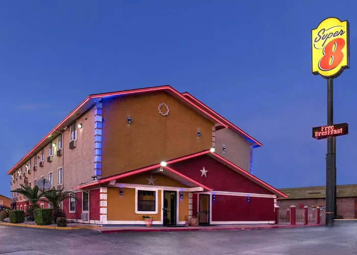 Super 8 By Wyndham San Antonio/I-35 North Hotel