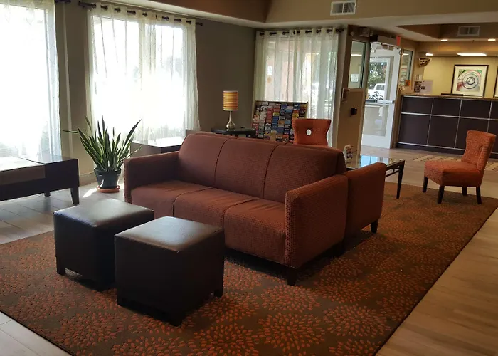 Best Western Plus Airport Inn & Suites