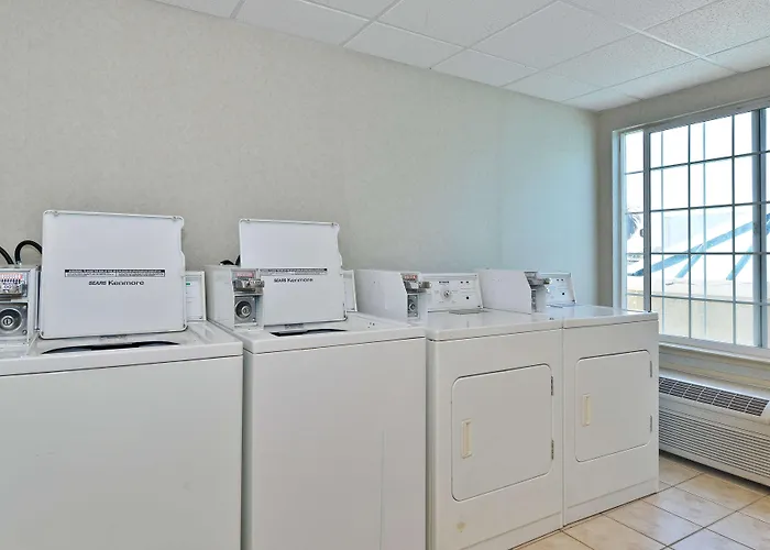 Best Western Plus Airport Inn & Suites