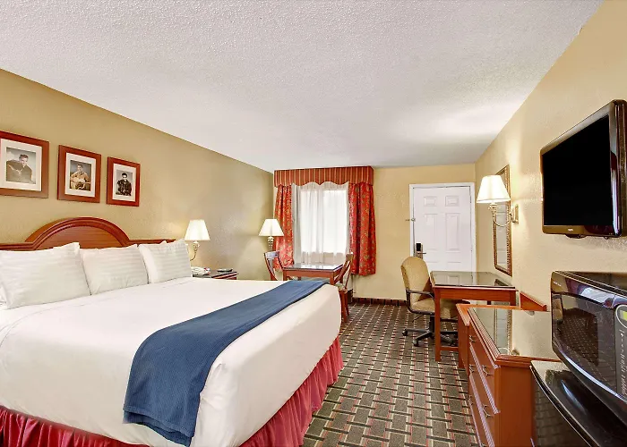 Days Inn By Wyndham Memphis At Graceland