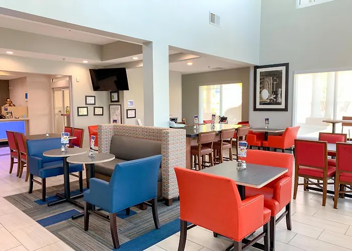 Holiday Inn Express & Suites Lexington Downtown Area-Keeneland By Ihg