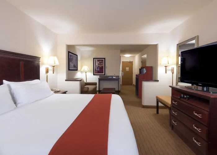 Holiday Inn Express & Suites Evanston By Ihg