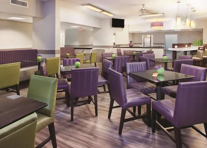 La Quinta Inn & Suites By Wyndham Charleston Riverview