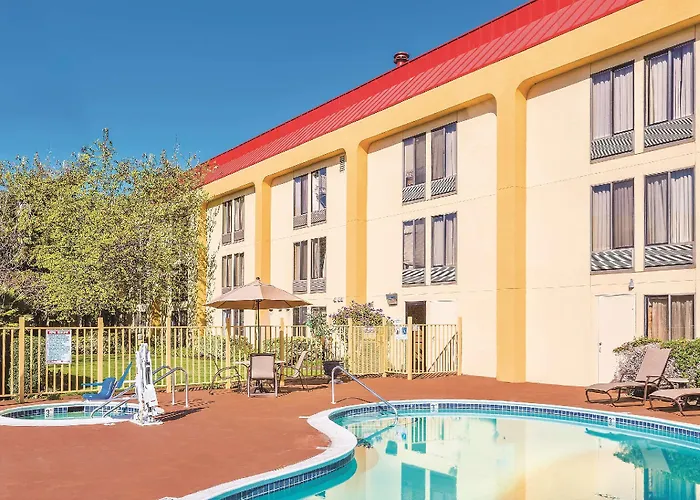 Oakland Airport Arena Hotel