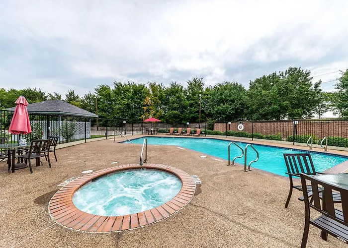 Quality Inn & Suites Canton