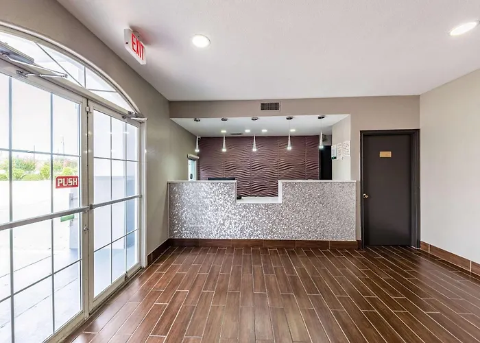 Quality Inn & Suites Canton