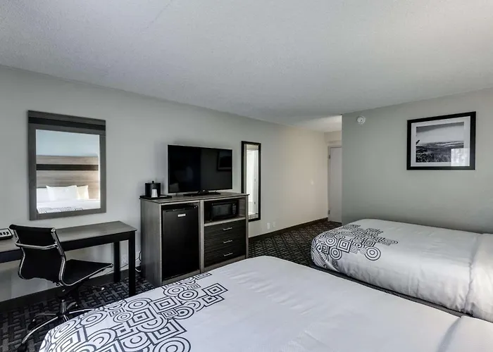 Days Inn & Suites By Wyndham Spokane